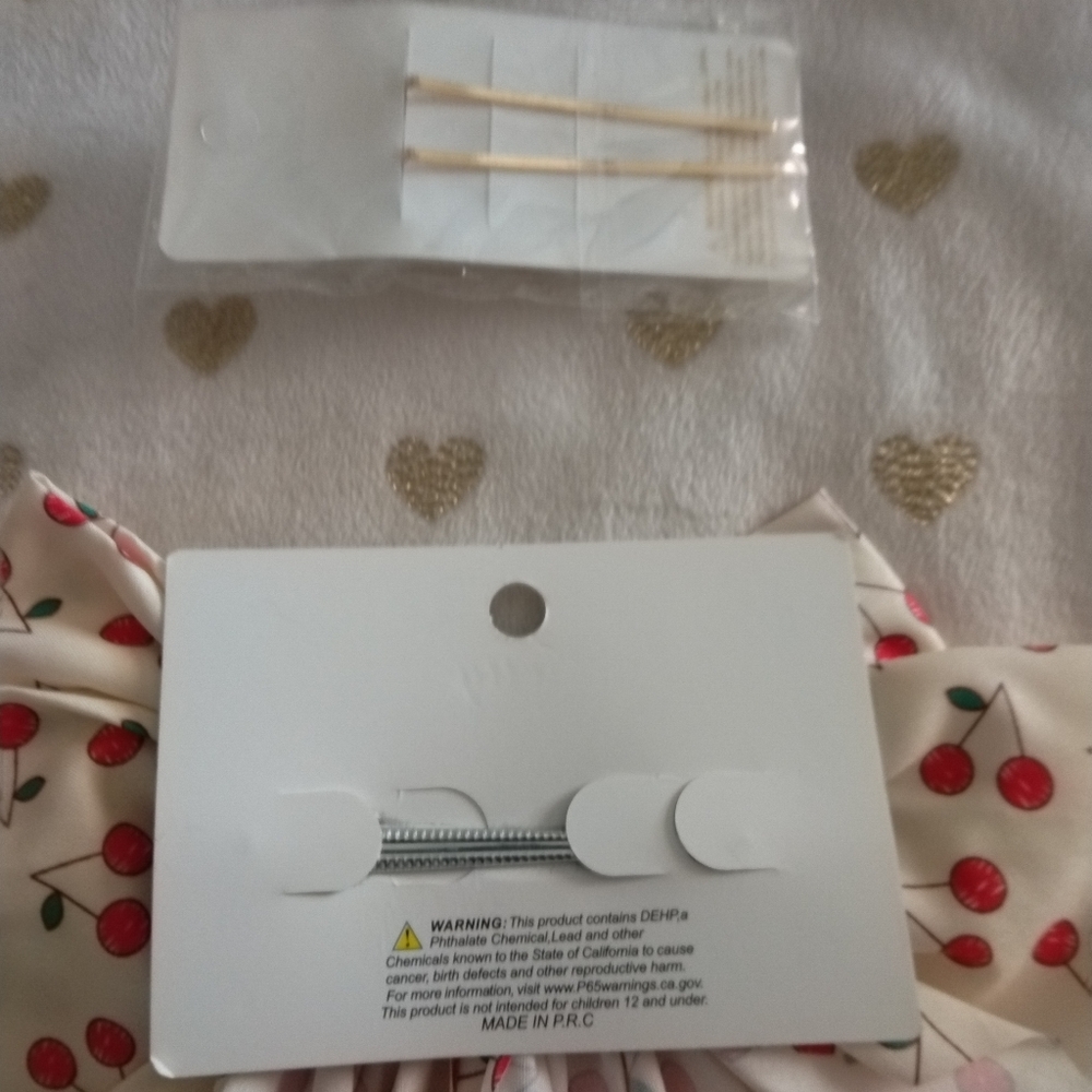 ✂️3/$15 *NWT* Pretty Cherry Print Hair Bow and Clip Set - Picture 4 of 4